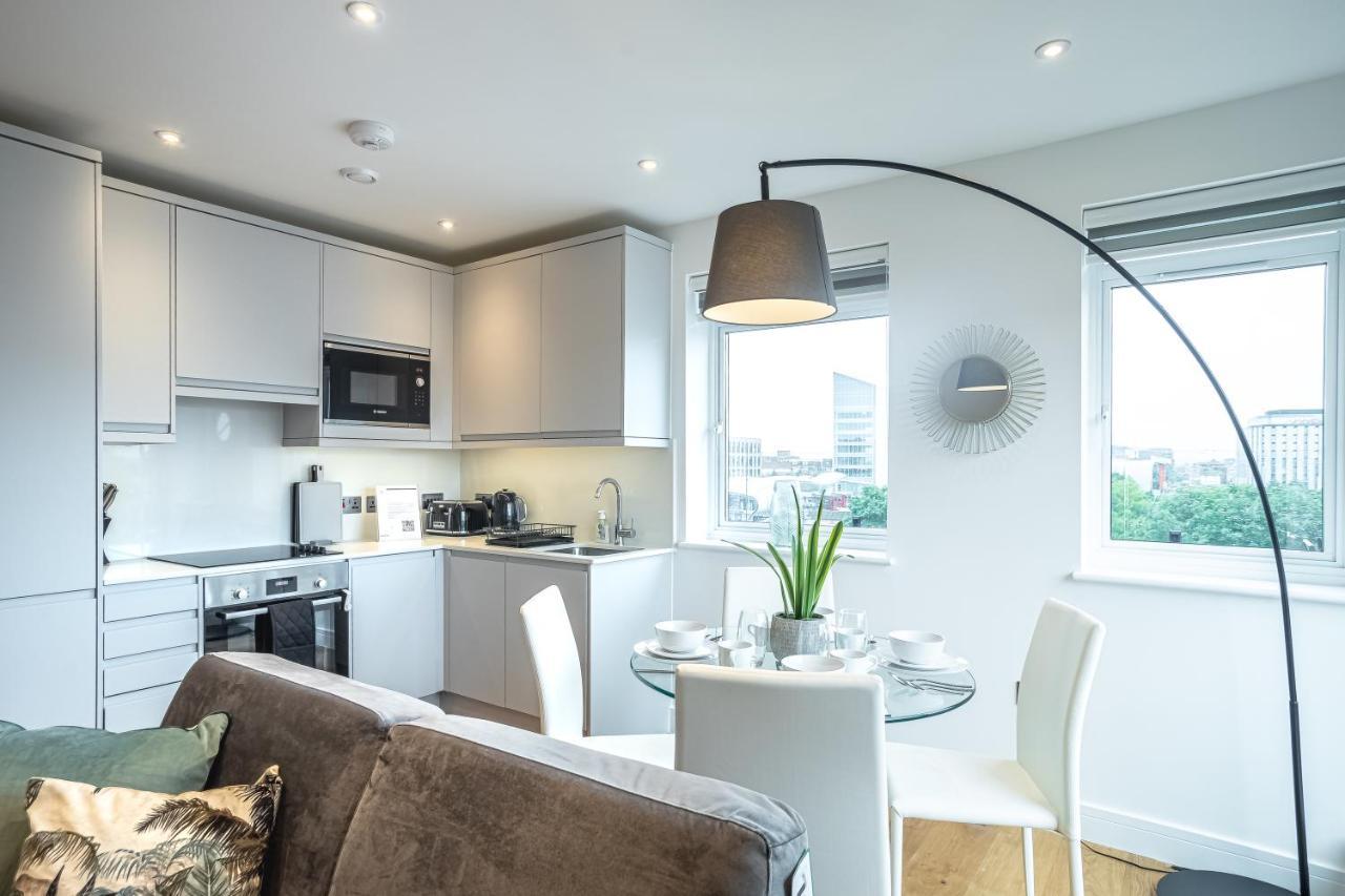 Luxe & Stylish 1 & 2 Bed Flats Near Heathrow, Legoland, & Windsor Slough Exteriör bild