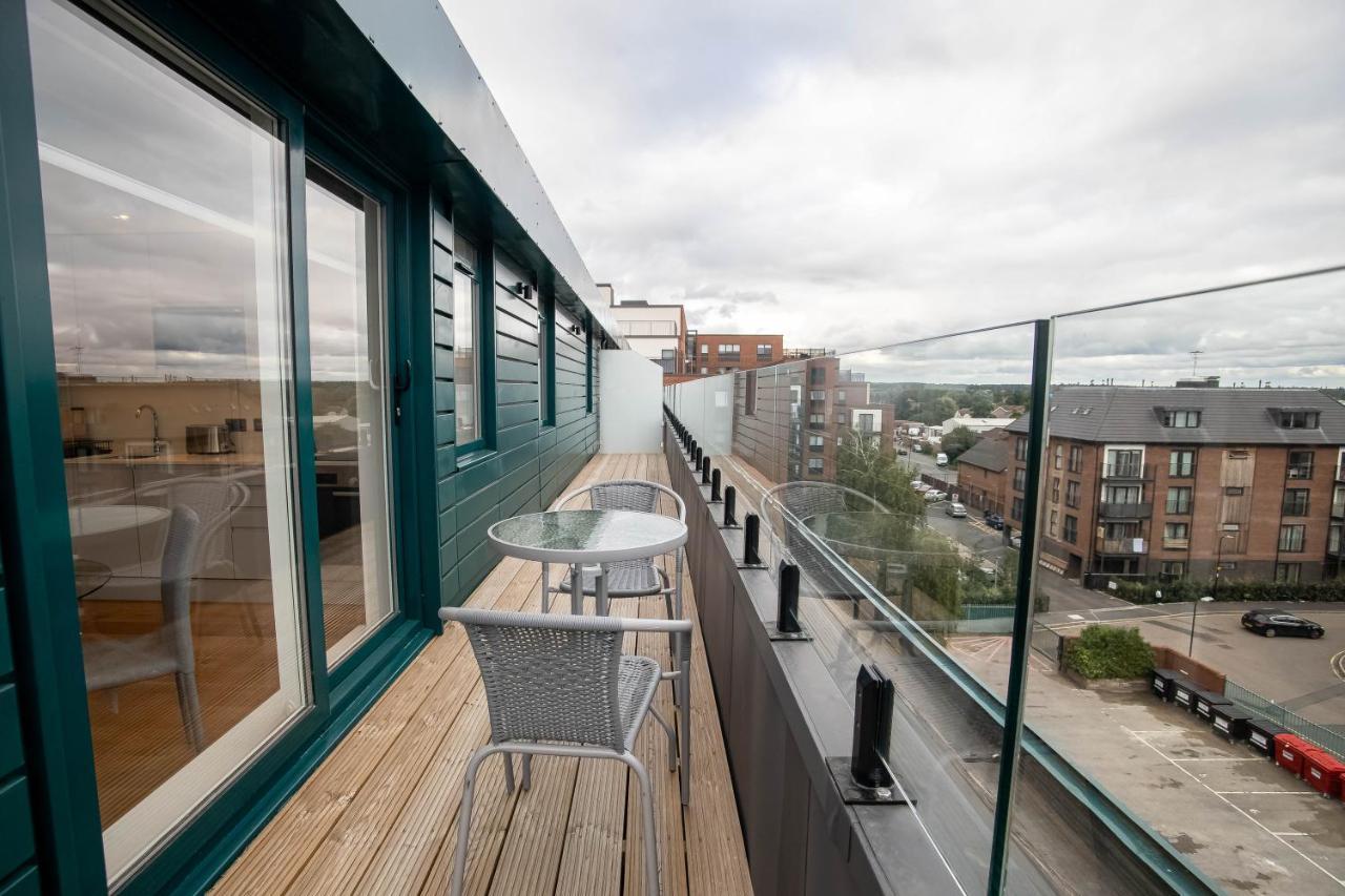 Luxe & Stylish 1 & 2 Bed Flats Near Heathrow, Legoland, & Windsor Slough Exteriör bild
