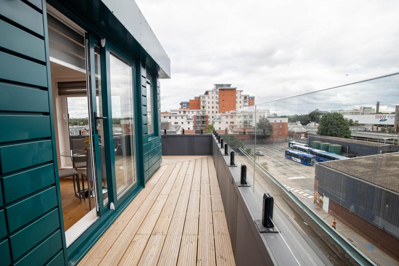 Luxe & Stylish 1 & 2 Bed Flats Near Heathrow, Legoland, & Windsor Slough Exteriör bild
