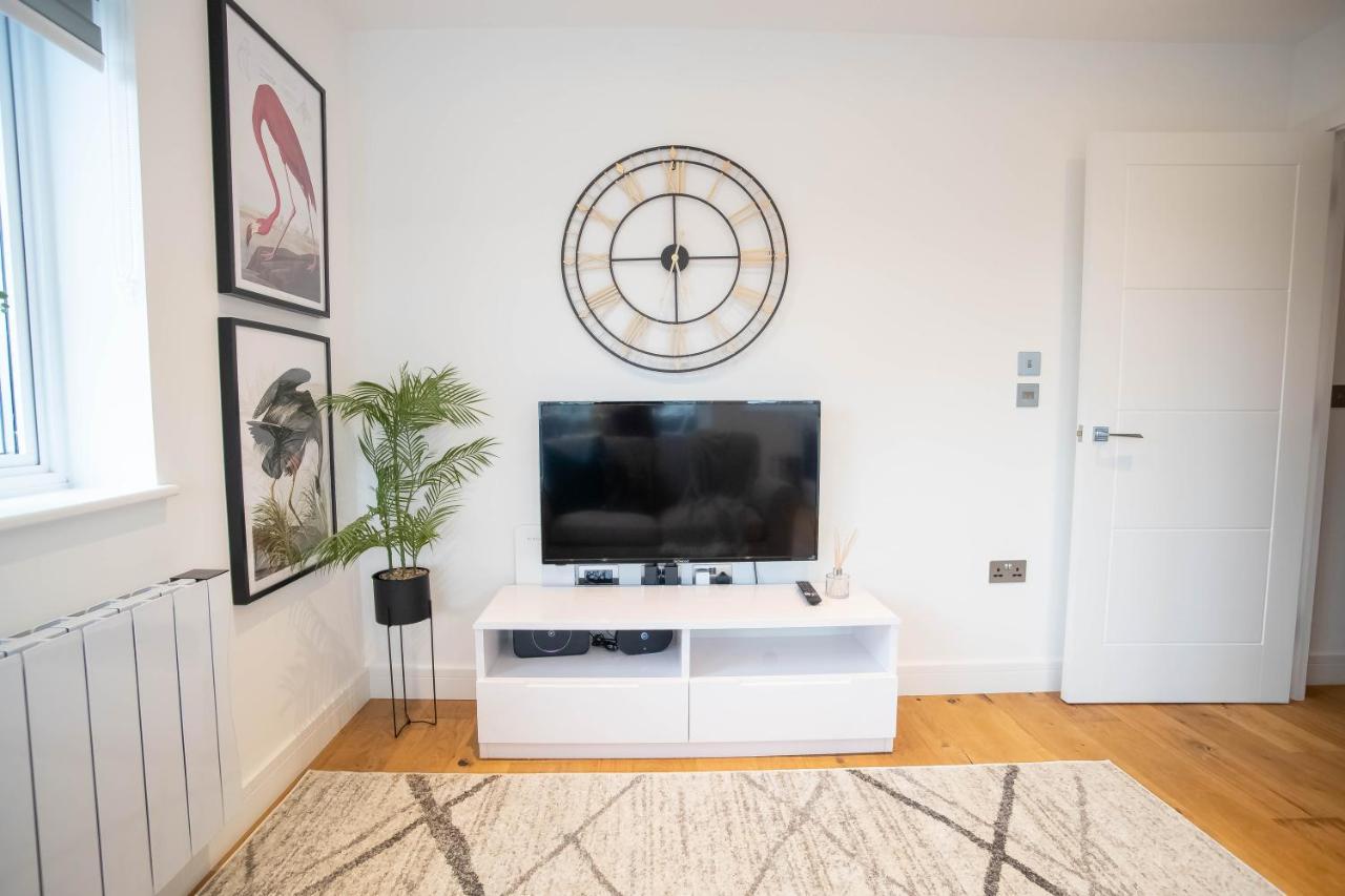 Luxe & Stylish 1 & 2 Bed Flats Near Heathrow, Legoland, & Windsor Slough Exteriör bild