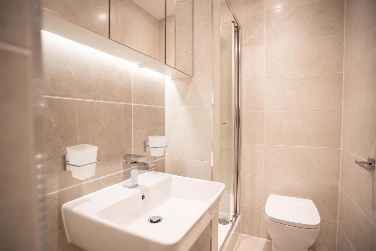 Luxe & Stylish 1 & 2 Bed Flats Near Heathrow, Legoland, & Windsor Slough Exteriör bild