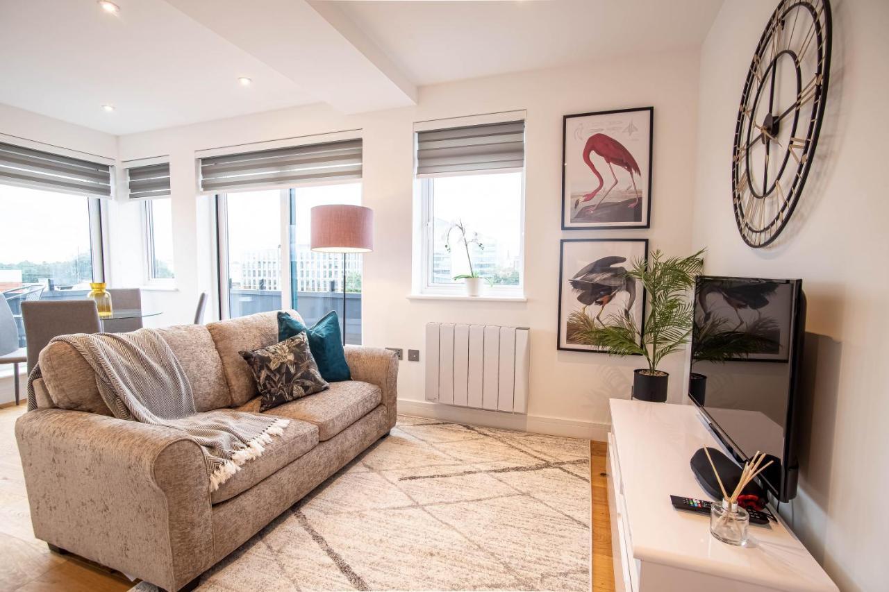 Luxe & Stylish 1 & 2 Bed Flats Near Heathrow, Legoland, & Windsor Slough Exteriör bild