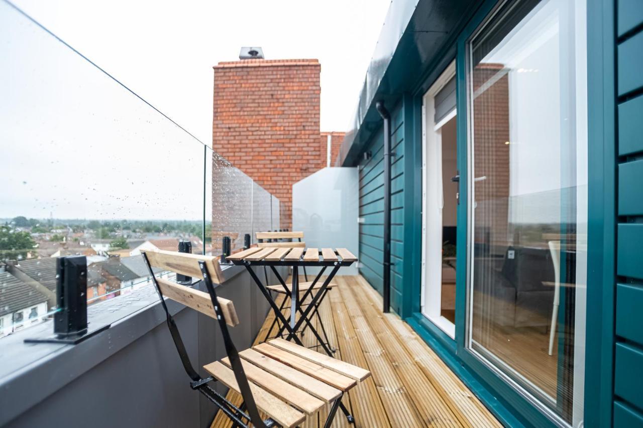 Luxe & Stylish 1 & 2 Bed Flats Near Heathrow, Legoland, & Windsor Slough Exteriör bild