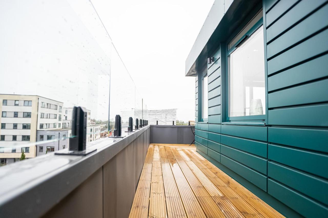 Luxe & Stylish 1 & 2 Bed Flats Near Heathrow, Legoland, & Windsor Slough Exteriör bild